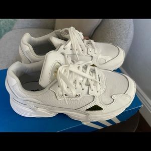 NWT Adidas sneakers sz6.5/7